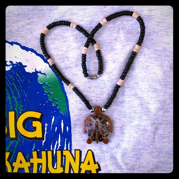 Other - NWOT Wood carved turtle necklace 🌴